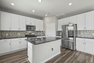 105 Lisa Ln in Royse City, TX - Foto de edificio - Building Photo