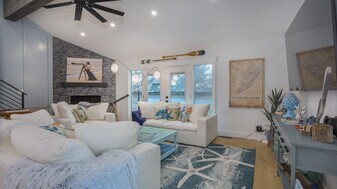 13 Dewberry Ln in Hilton Head Island, SC - Building Photo