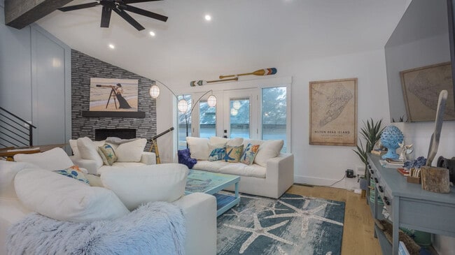 13 Dewberry Ln