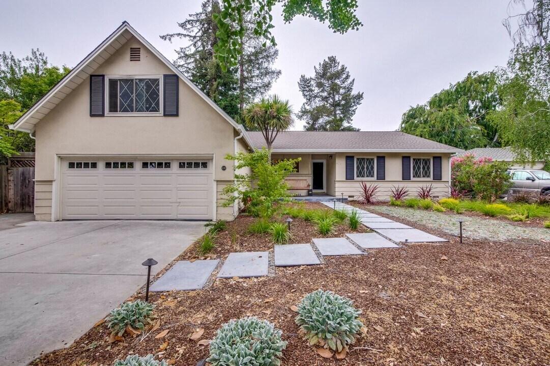 608 Wellsbury Ct in Palo Alto, CA - Building Photo