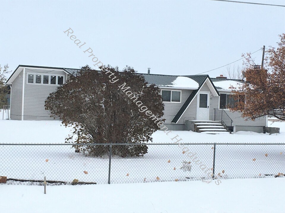 3815 Wylie Dr in Helena, MT - Building Photo