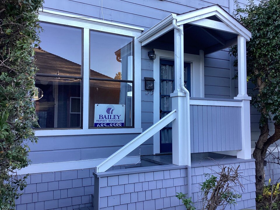 537 Ocean View Ave in Santa Cruz, CA - Building Photo