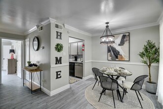 San Marino Apartments in Houston, TX - Foto de edificio - Building Photo