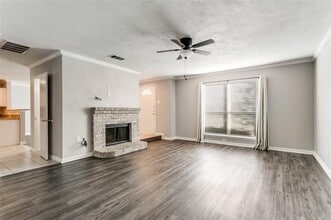 1728 Creekpoint Dr in Lewisville, TX - Building Photo - Building Photo