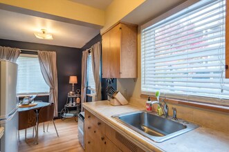 2243 NW Flanders St in Portland, OR - Foto de edificio - Building Photo
