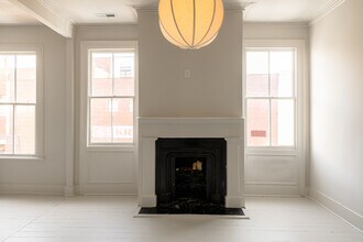 82 Wentworth St in Charleston, SC - Building Photo - Building Photo