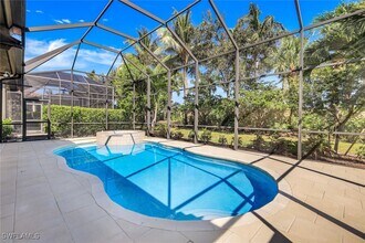 7319 Lantana Cir in Naples, FL - Foto de edificio - Building Photo
