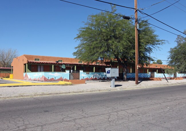 Alturas Apartments in Tucson, AZ - Building Photo - Building Photo