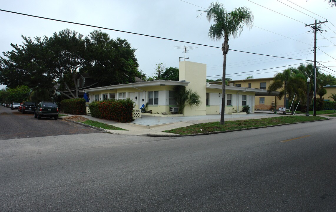 555 9th Ave N in St. Petersburg, FL - Building Photo