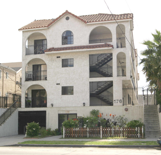 176 S Virgil Ave in Los Angeles, CA - Foto de edificio - Building Photo