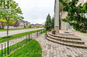 1 Johnswood Crescent in Vaughan, ON - Building Photo - Building Photo