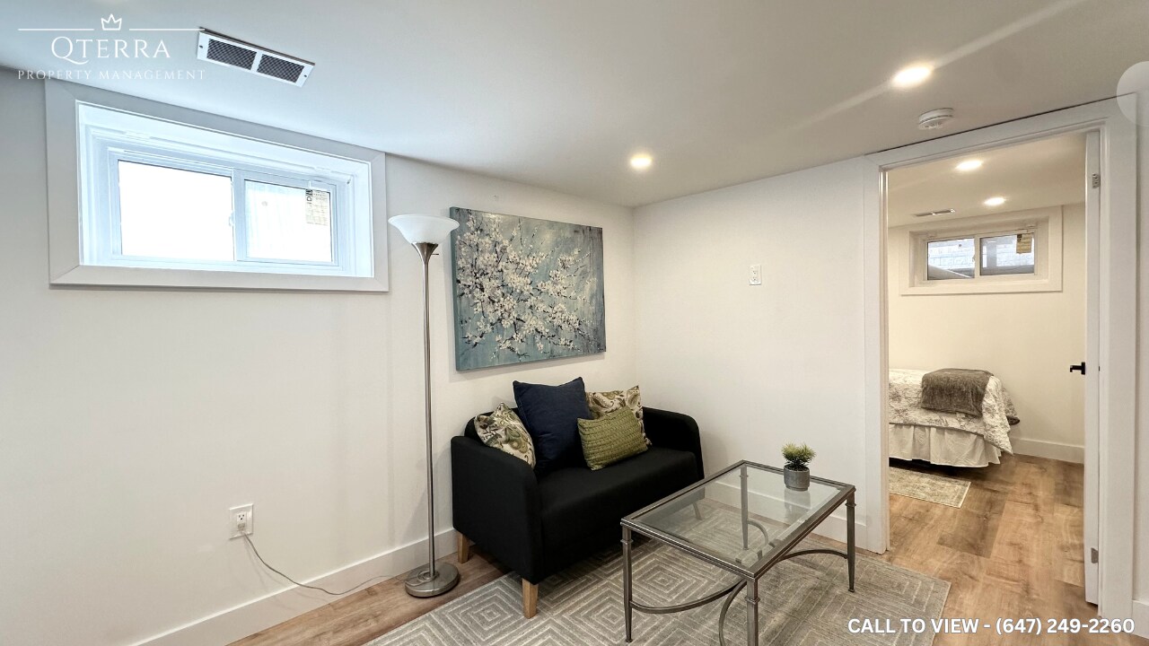 2-50 Lindsay Av in Newmarket, ON - Building Photo