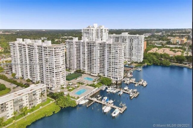 18031 Biscayne Blvd, Unit 1402 in Aventura, FL - Foto de edificio - Building Photo