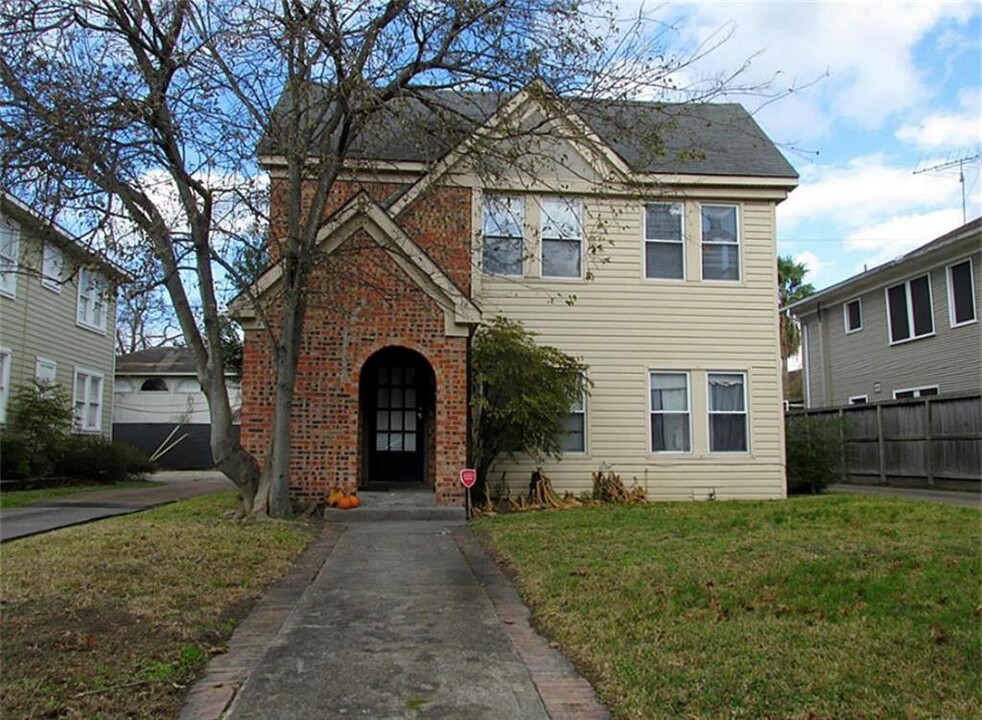 1816 Branard St in Houston, TX - Building Photo