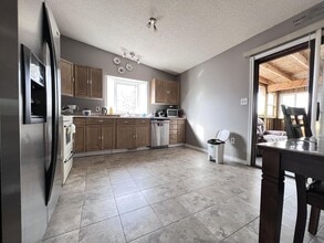 7909 Mission Heights Dr in Grande Prairie, AB - Building Photo - Building Photo