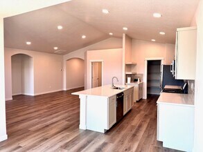 13326 N Apex Way in Hayden, ID - Foto de edificio - Building Photo
