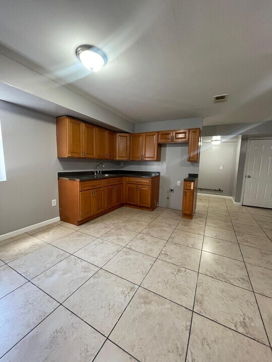 261 Halladay St in Jersey City, NJ - Building Photo