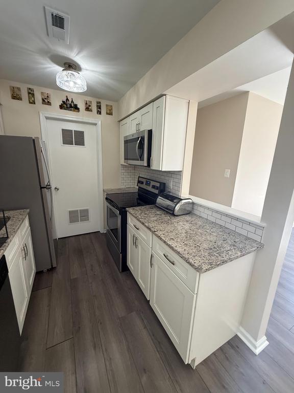 64 Dover Ct in Washington Township, NJ - Building Photo - Building Photo