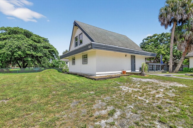 3532 Coconut Rd in Lake Worth Beach, FL - Building Photo - Building Photo
