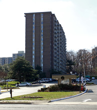 Hunting Creek Club in Alexandria, VA - Building Photo - Building Photo