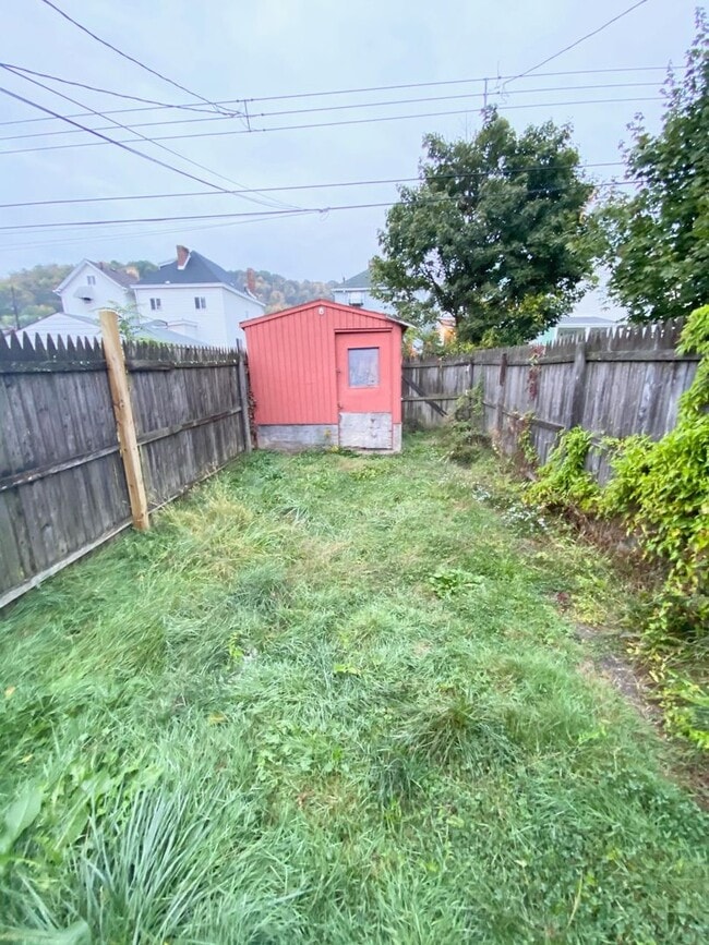 1138 Race St in Mckees Rocks, PA - Building Photo - Building Photo