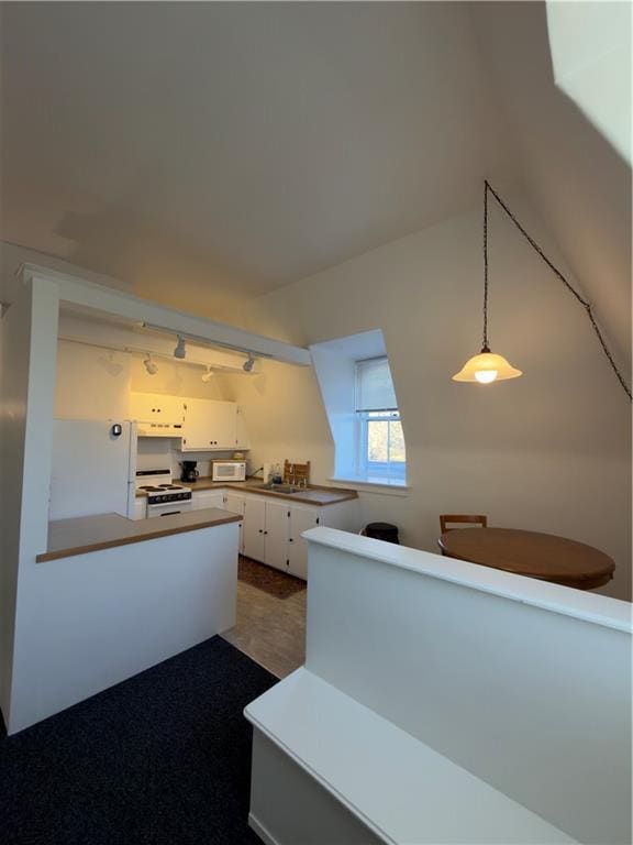 6 Sunnyside Pl in Newport, RI - Building Photo - Building Photo