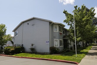 Gilhurst Apartments in Portland, OR - Foto de edificio - Building Photo