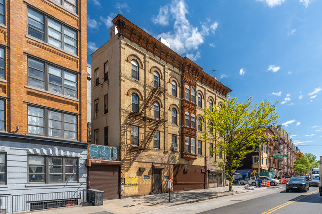 575 Lorimer St in Brooklyn, NY - Building Photo - Building Photo