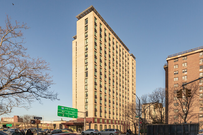 Apex in Forest Hills, NY - Foto de edificio - Building Photo