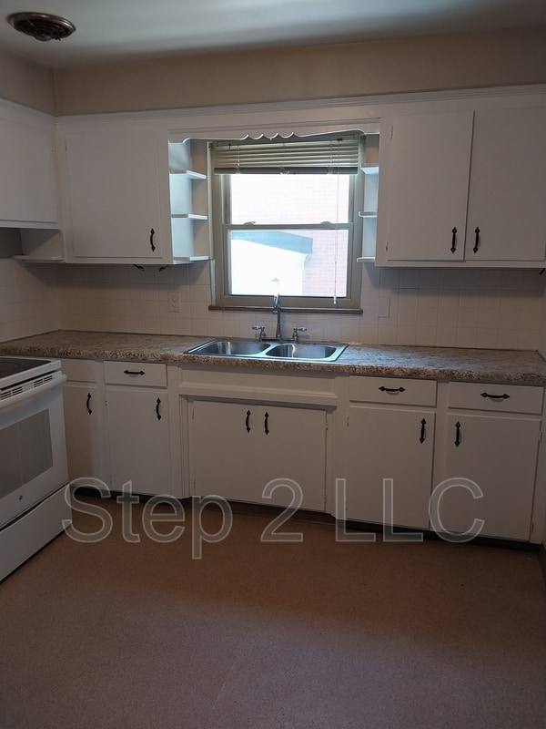 7384 Pearl Rd in Middleburg Heights, OH - Building Photo - Building Photo
