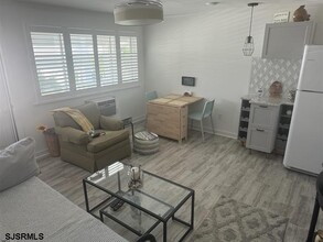 130 N Adams Ave in Margate City, NJ - Building Photo - Building Photo