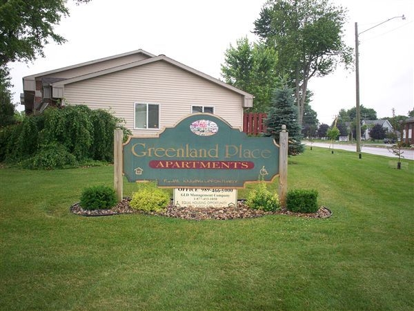 Greenland Place Apartments in St. Louis, MI - Building Photo