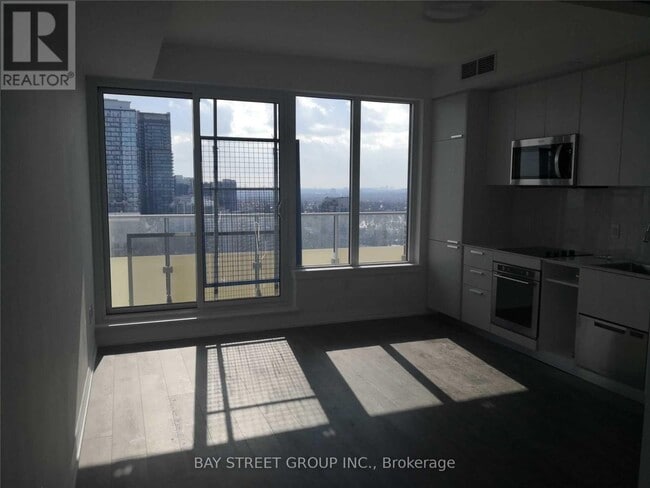 75 Canterbury Pl in Toronto, ON - Building Photo - Building Photo