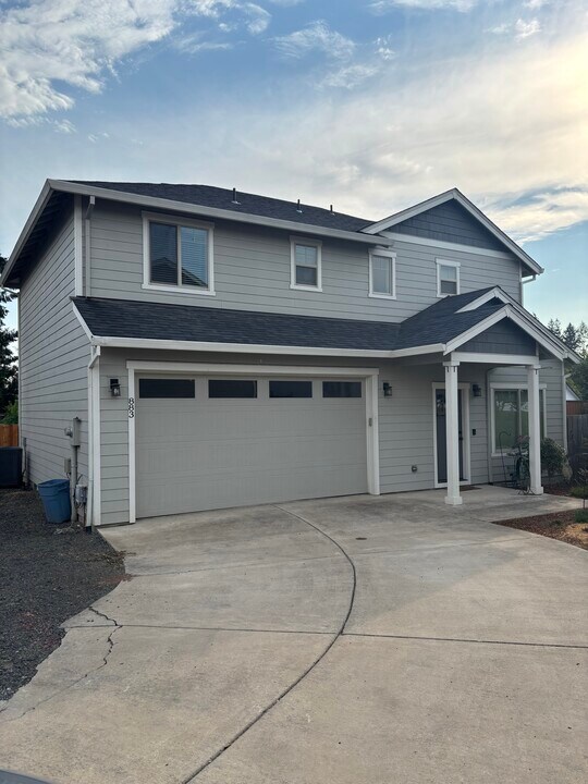 883 Washington St in Lafayette, OR - Building Photo