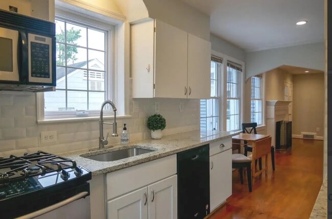 9509 Garwood St in Silver Spring, MD - Foto de edificio - Building Photo
