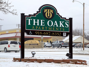 The Oaks Apartments in Muskogee, OK - Foto de edificio - Building Photo