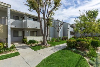 Palm Court Apartment Homes in Hemet, CA - Foto de edificio - Building Photo