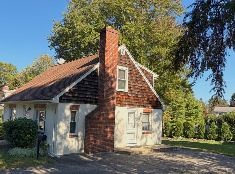 15 Willard St in Waltham, MA - Building Photo