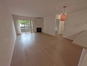 850 2nd St, Unit 209 in Santa Monica, CA - Building Photo - Building Photo