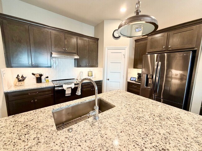 916 Cumberland St in McGregor, TX - Building Photo - Building Photo