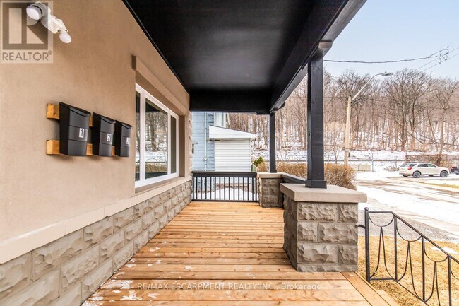 253 St Clair Blvd in Hamilton, ON - Building Photo - Building Photo