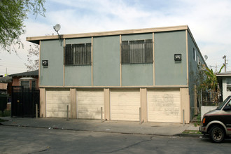 1235 E 17th St in Long Beach, CA - Building Photo - Building Photo