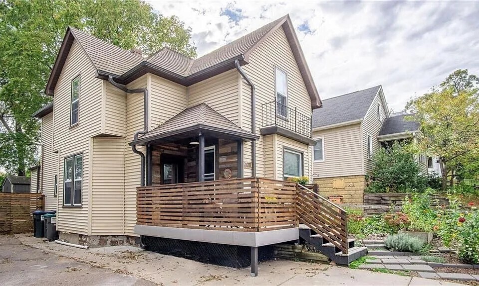 1011 E Grand Ave in Eau Claire, WI - Building Photo