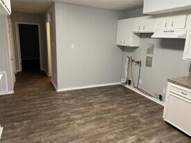 107 FM 834 in Daisetta, TX - Building Photo