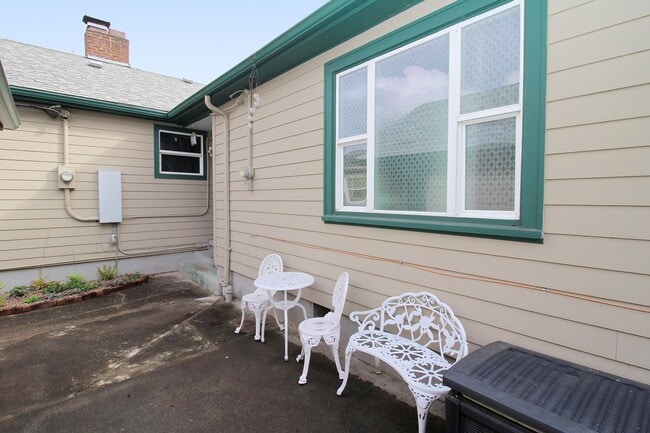 1215 NE 70th Ave in Portland, OR - Building Photo - Building Photo