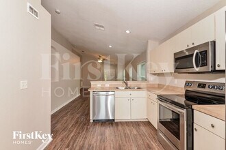 7435 Oxford Garden Cir in Apollo Beach, FL - Building Photo - Building Photo