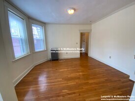 41 Park Dr, Unit 7 in Boston, MA - Building Photo