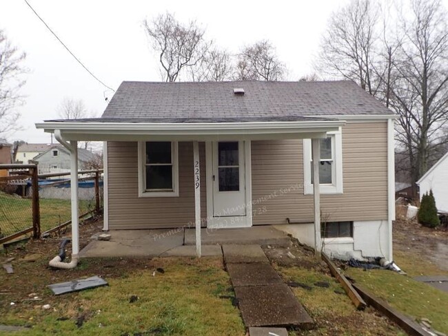 2239 Brodhead Rd in Aliquippa, PA - Building Photo - Building Photo