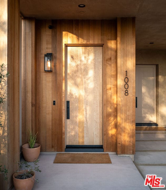 1008 Oakwood Ave in Los Angeles, CA - Building Photo - Building Photo