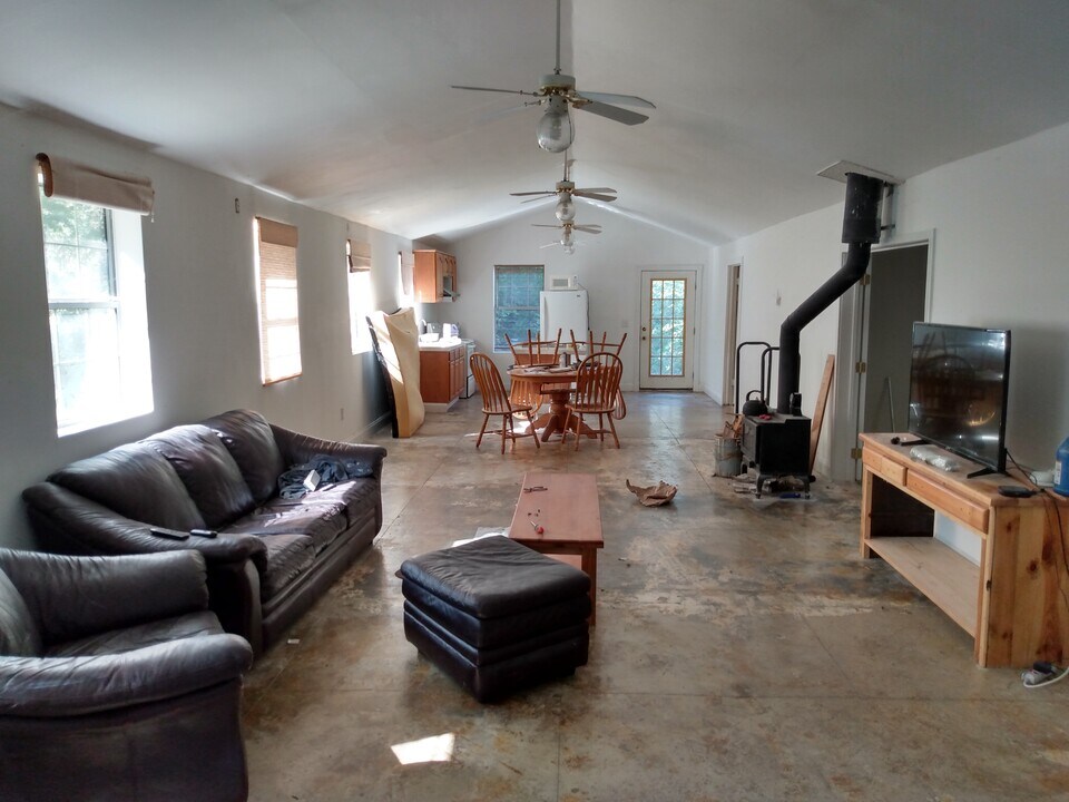 734 Ridge Rd in Mokelumne Hill, CA - Building Photo